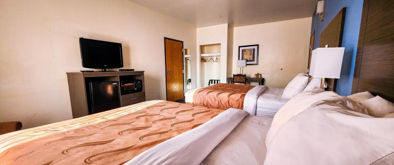 Helena Inn - Airport エクステリア 写真