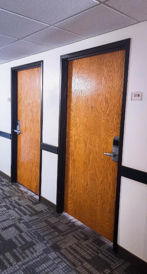 Helena Inn - Airport エクステリア 写真