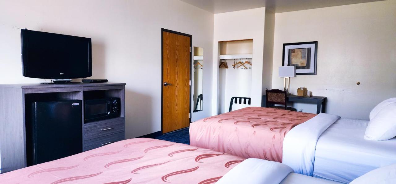 Helena Inn - Airport エクステリア 写真
